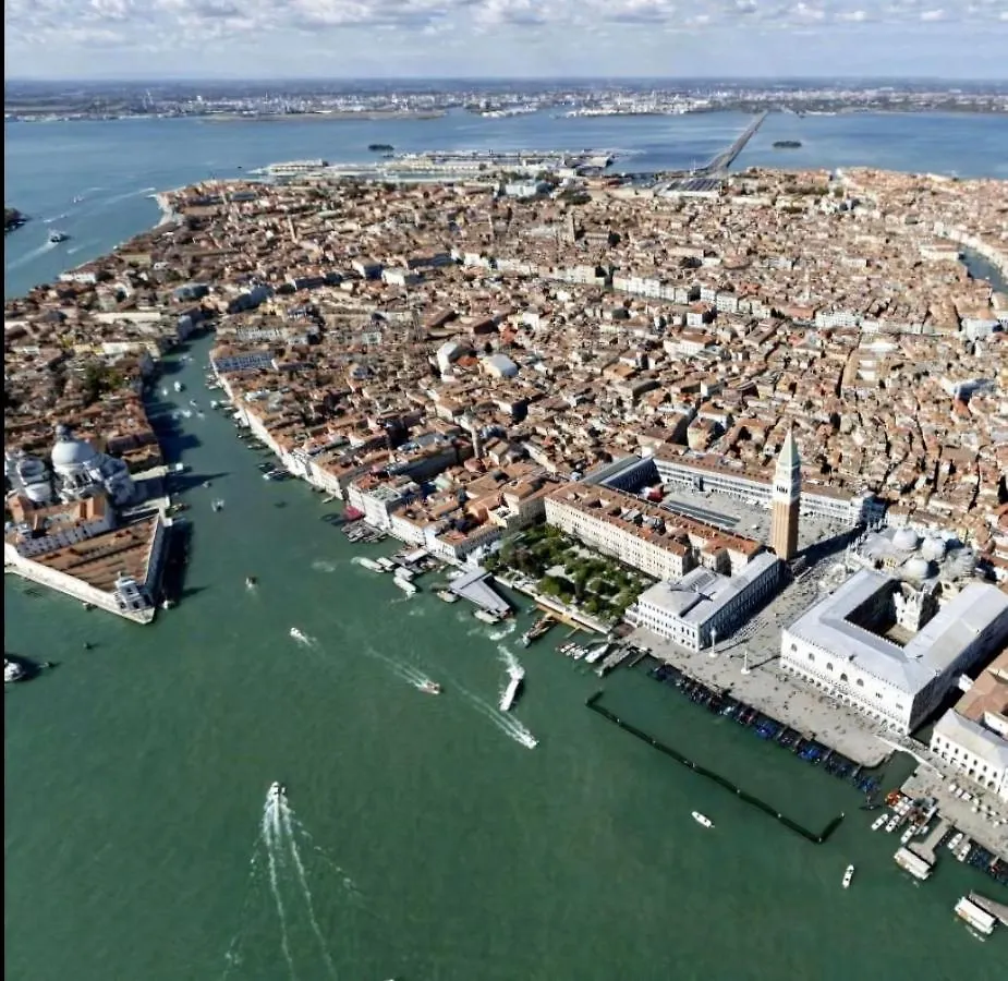 Honeymoon Venecia 0*,  Italia